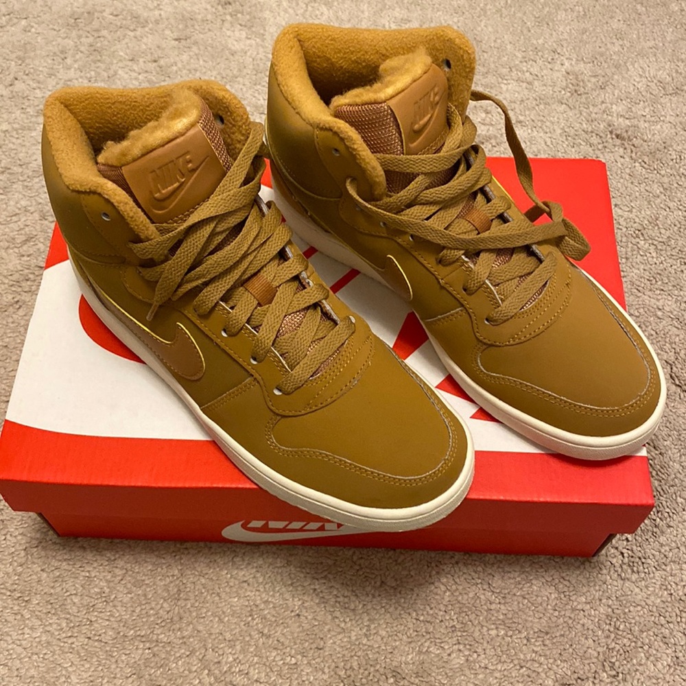 Nike women’s ebernon mid sneakers